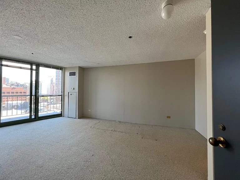 111 W Maple St #707 — Photo 3
