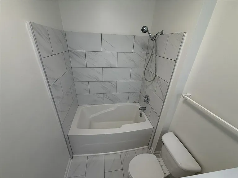 411 Spring Heights Ln SE #4 — Photo 15