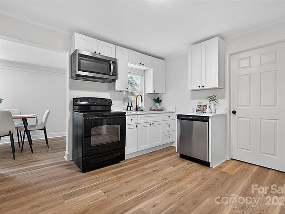 2nd image of 1001 N Ransom St