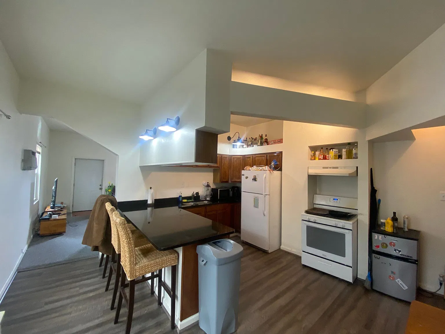 4 bed, 1632 sqft, $2,700 — Photo 3