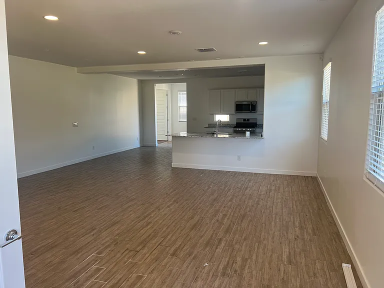 456 E Shellie Ct — Photo 13