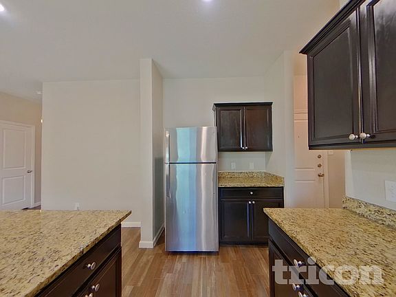 5th image of 404 Willow Creek Dr