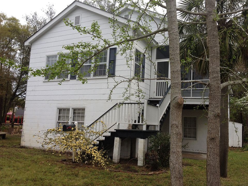 Middle Street Entrance