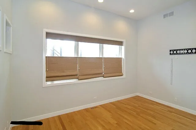 813 N May St — Photo 11