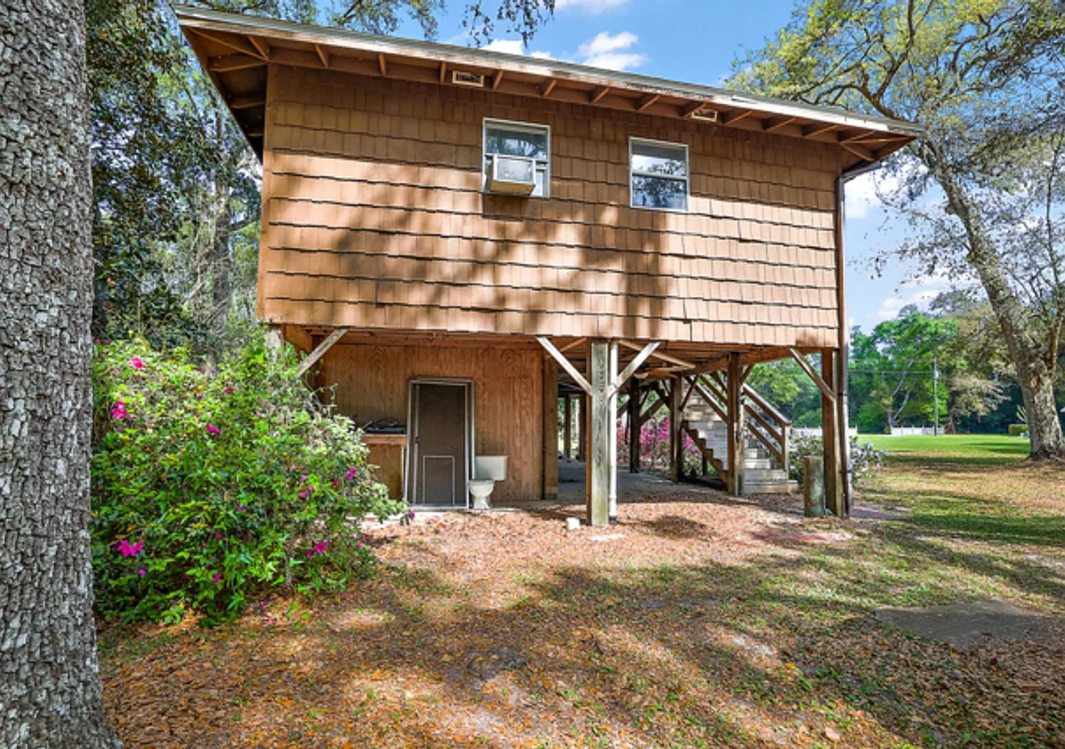 2 bed 1 bath on 6 acres — Photo 2