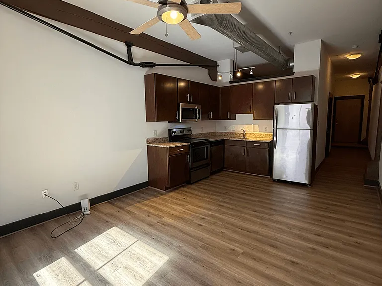 Cobblestone Commons — Photo 11