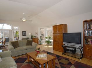 6711 N Green Bay Ave #10, Glendale, WI 53209