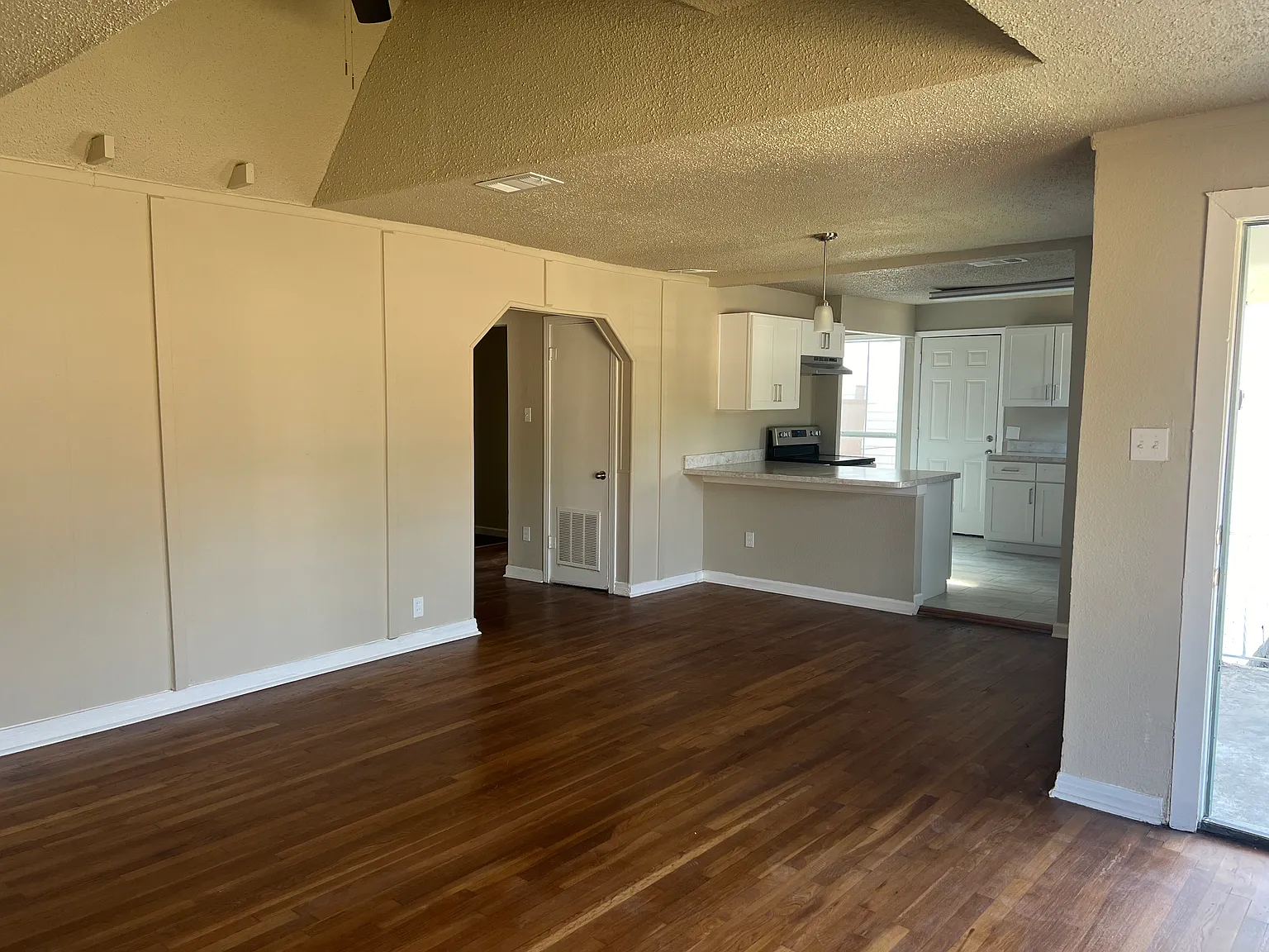 3 bed, 1462 sqft, $1,850 — Photo 4