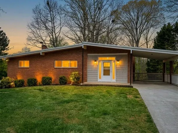 3743 Crosland Rd, Winston Salem, NC 27106