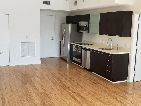 90 SW 3rd St, Miami, FL