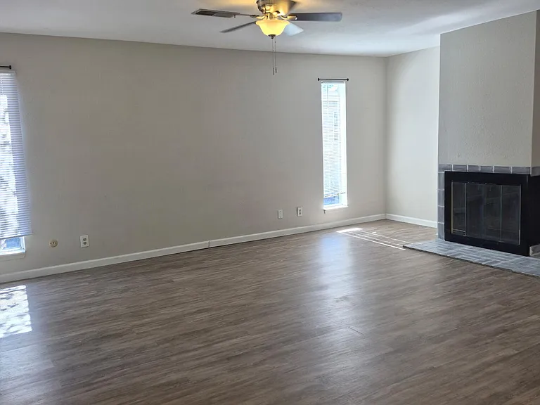 7495 Prairie Rd NE — Photo 1