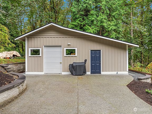 5th image of 5921 188th St SE