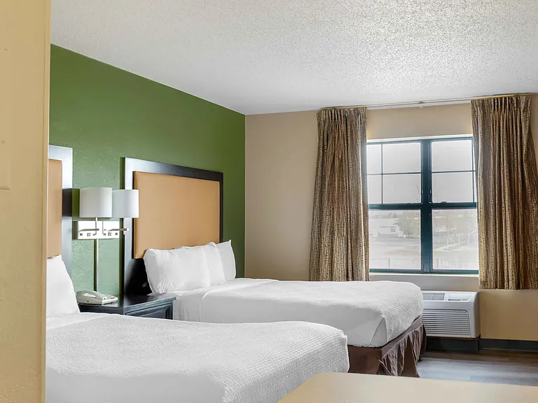 Studio Suite - 2 Full Beds