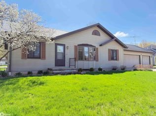 1656 Dorell Dr, Hampton, IA 50441