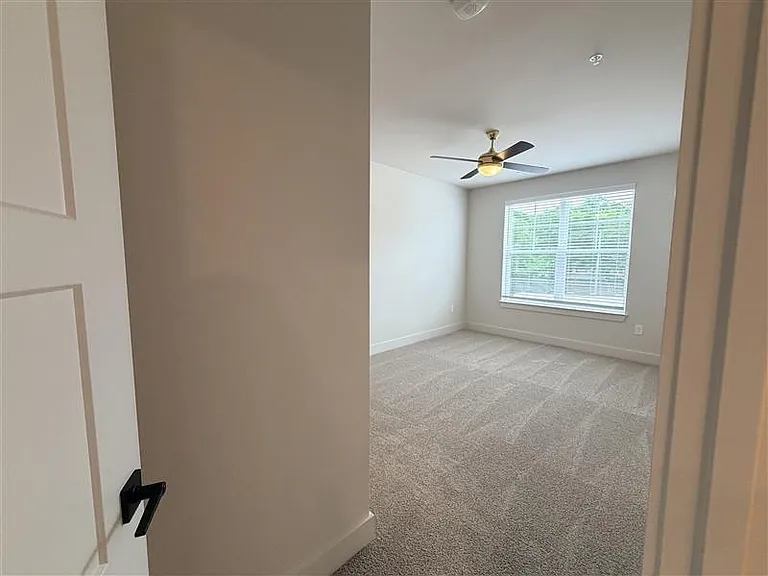 District on the Etowah Apartments — Photo 575