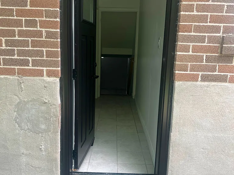 110 Marcella St — Photo 2
