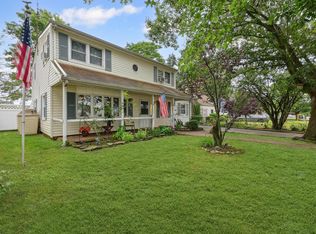 129 Spring Ln, Levittown, NY 11756