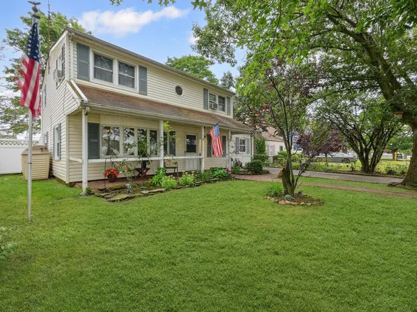 129 Spring Lane, Levittown, NY 11756