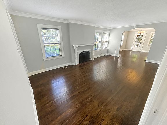 3rd image of 400 E Meyer Blvd #400