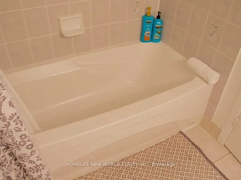 210 Victoria St #909 — Photo 9