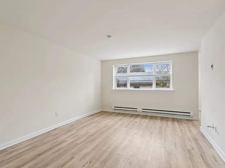 Springfield Green Apartments — Photo 42