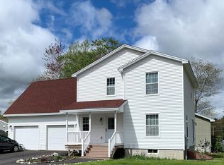 35 Crabtree Dr, Topsham, ME 04086