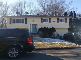 18 Delancy St, Edison, NJ 08820