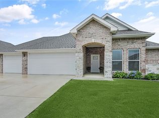 1060 Pink Lady Pl, Centerton, AR 72712