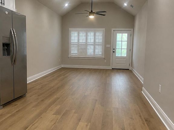 4th image of 210 Church St