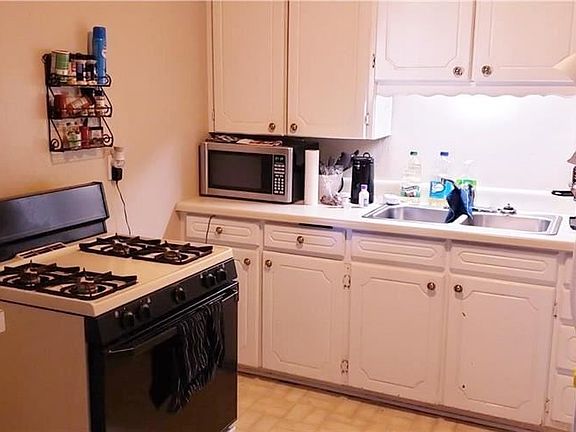 4th image of 1705 Oakridge Dr