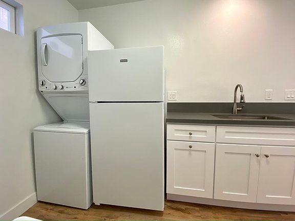 3rd image of 2034 E 4th St #B