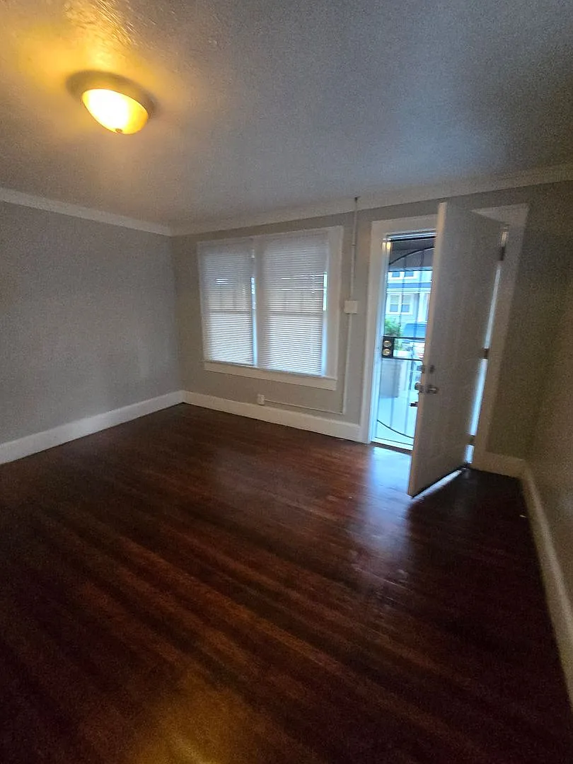 Spacious 2-Bedroom Home Near Sherman Drive & Downtown Indianapolis — Photo 3