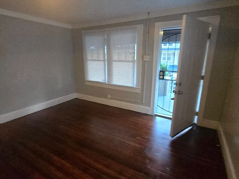 35 N Bradley Ave — Photo 3