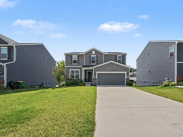 24461 Jade Dr, Farmington, MI 48336