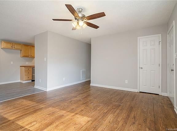 4th image of 340 Hartman St