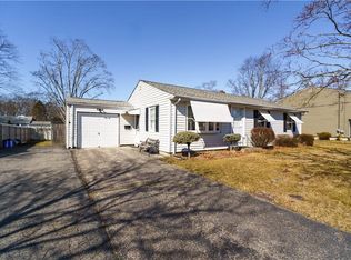 142 Beverly Rd, Riverside, RI 02915