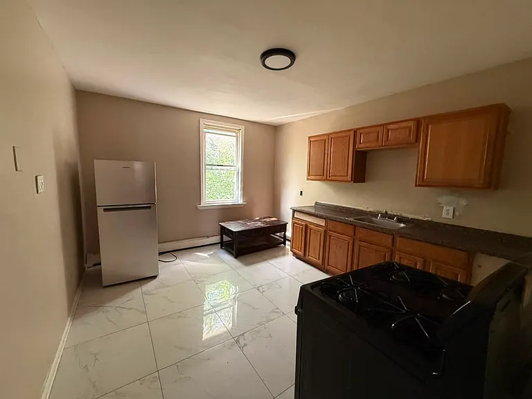 1063 Grove St #2 — Photo 2