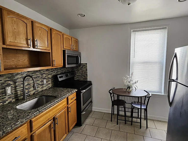 926 Belmont Ave #2 — Photo 5
