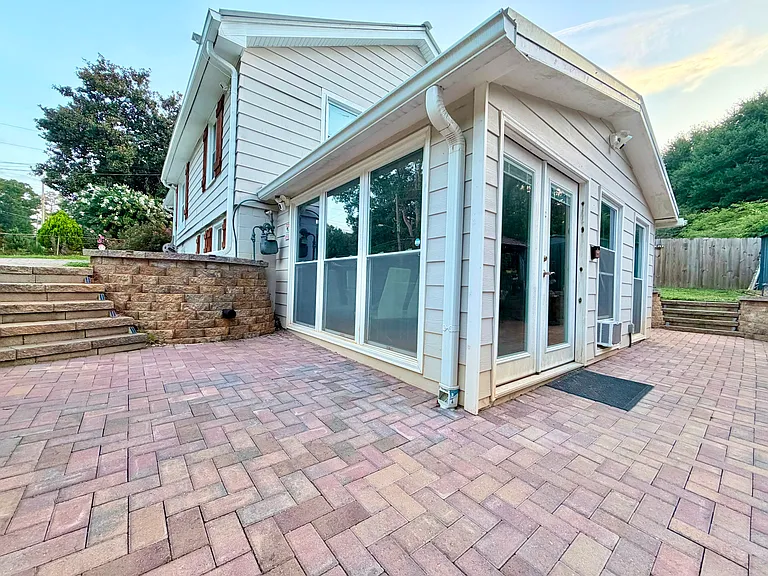 2836 E Mount Tabor Cir — Photo 18