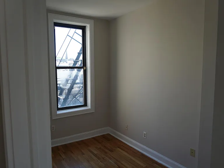 819 Park Ave #10 — Photo 5