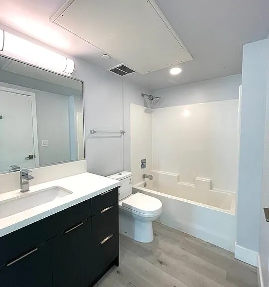 14612 Calvert St #401 — Photo 20