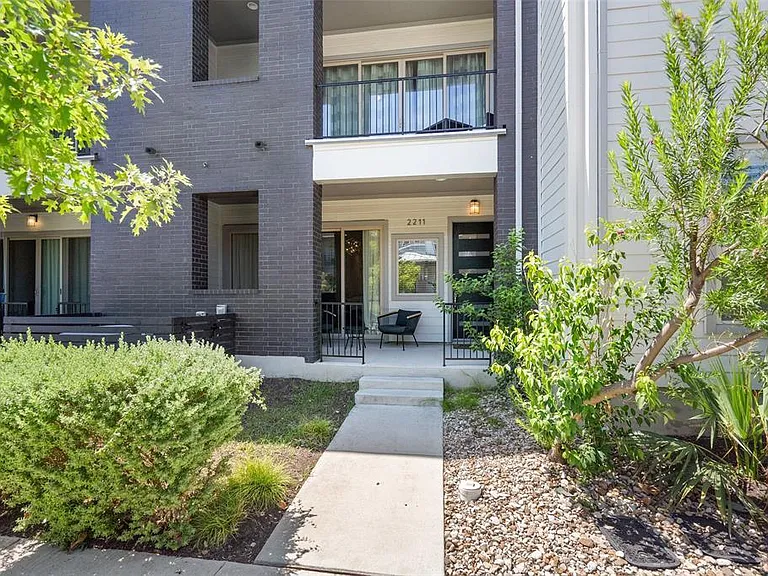 2211 Robert Browning St — Photo 1