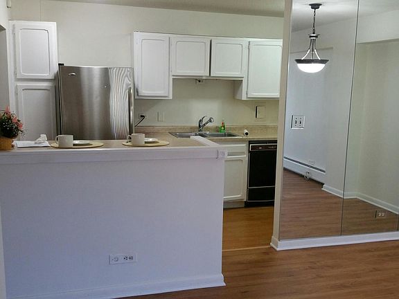 3rd image of 2222 S Stewart Ave #3EH