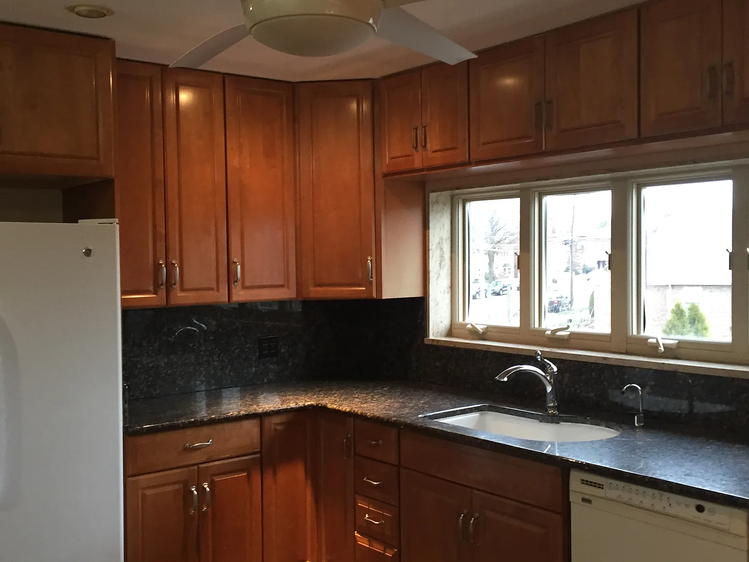 3 bed, $3,900 — Photo 2