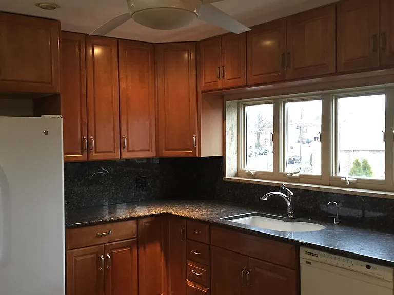2614 Utopia Pkwy #2 — Photo 2