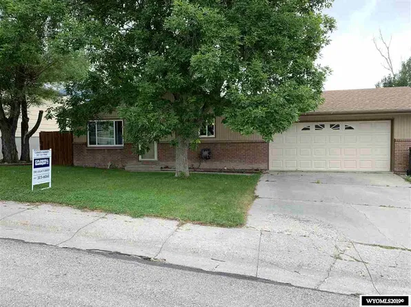368 Indian Paintbrush St, Casper, WY 82604