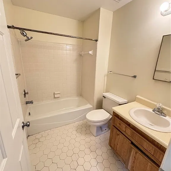 412 E Hall St — Photo 10