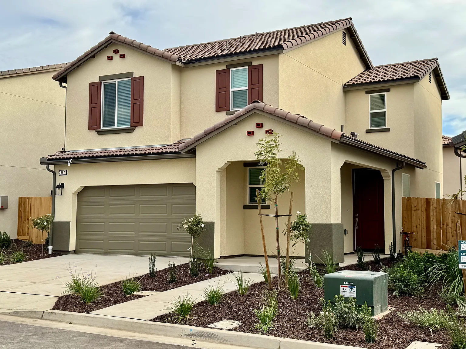 3 bed, 2.5 bath, 1553 sqft, $2,595 — Photo 2