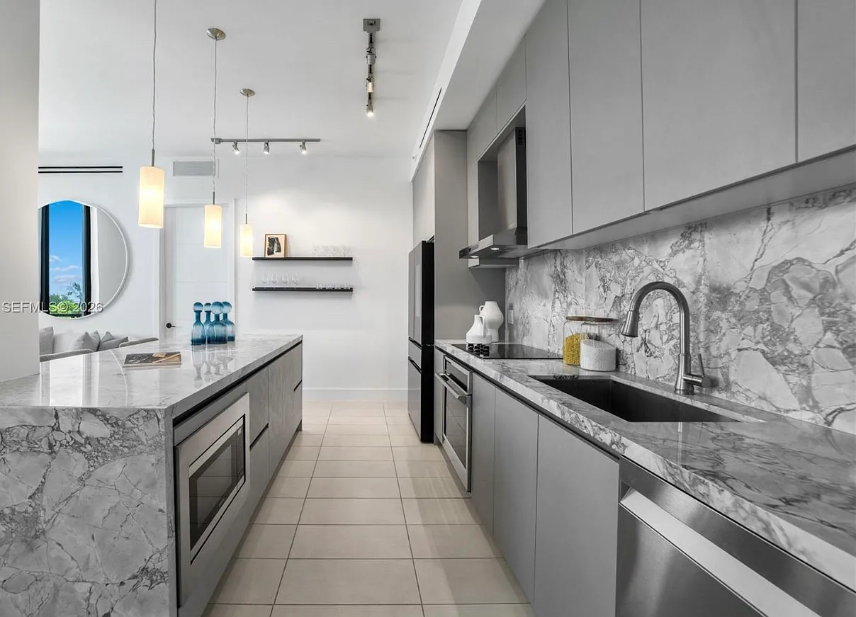 2 bed, 2.5 bath, 1476 sqft, $8,900 — Photo 4