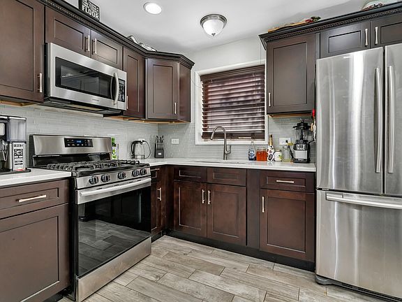 5th image of 14722 Blackstone Ave